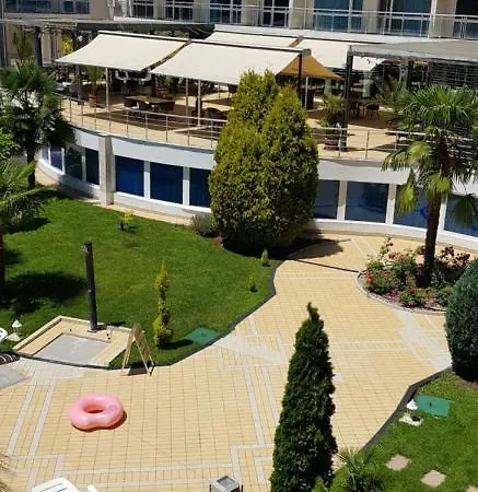 With Terrace شقة *