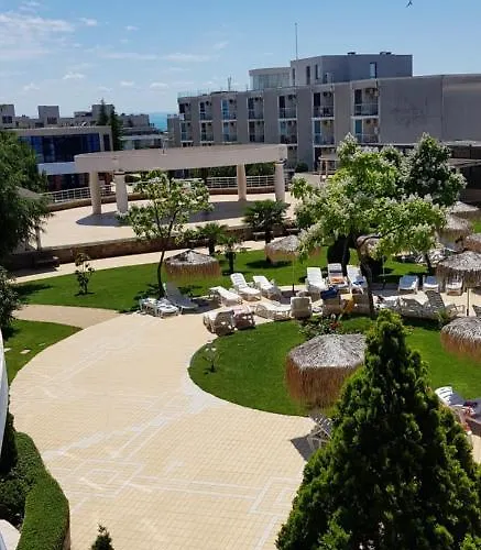 Апартамент With Terrace